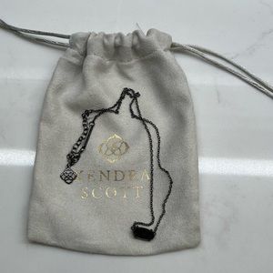 KENDRA SCOTT Elisa Pendant Necklace In Black Drusy